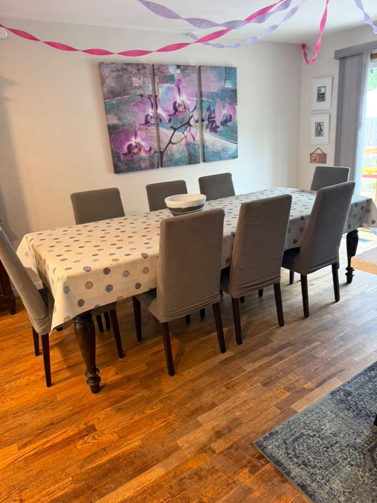 Dining room with cleaned table, chairs and polished hardwood floor